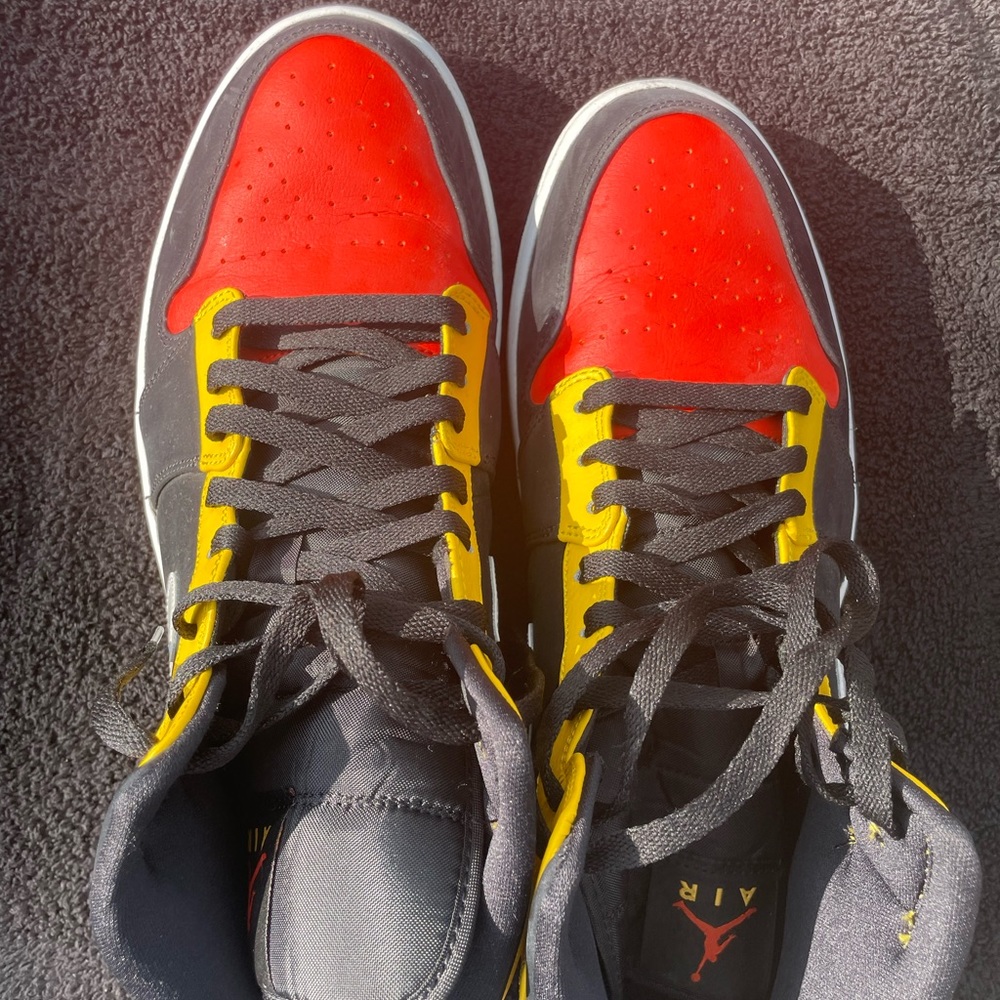 Jordan 1 men size 14 orange/black. - Picture 5 of 5